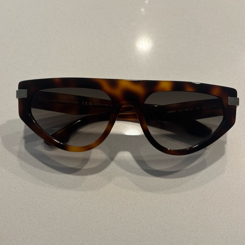 Victoria Beckham Tortoiseshell Women’s Flat Top Sunglasses BRAND NEW